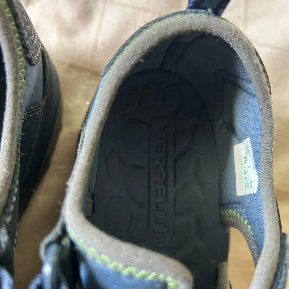 Merrill Boy’s Hydro Hiker Sandal (MY53375). Size Youth 5W. Navy/lime green.